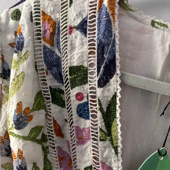 FARM Rio Multicolor Embroidered Romper - Picture 6 of 8